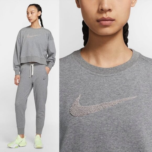 Nike Swoosh Training Crew Neck Chenille Sweatshirt Grey Size Small 2020 Pullover - Picture 12 of 12